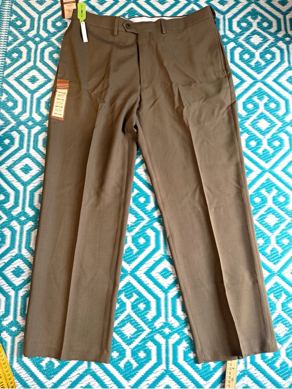 Haggar Men’s 36x29 Classic Fit Dress Pants Taupe NWT